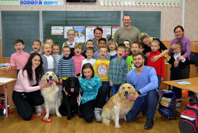 Сотрудники Центра обращения с животными проводят "Уроки доброты" с юными харьковчанами.