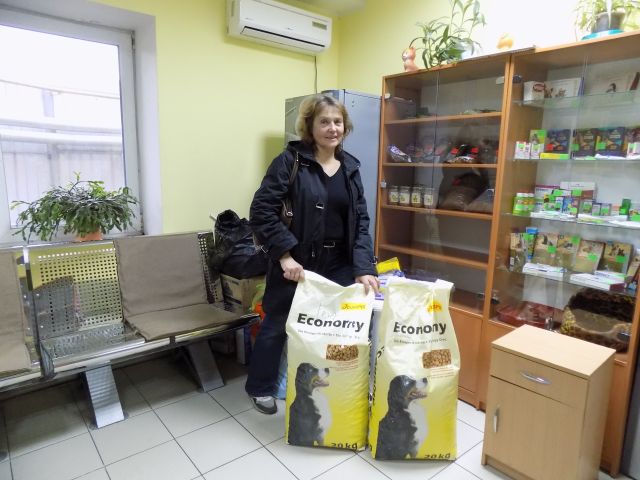 Приютские животные Центра получили гуманитарную помощь из далекой Швейцарии