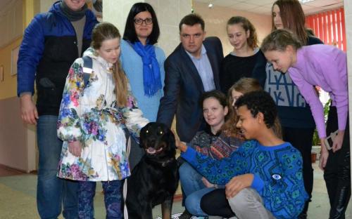 Сотрудники Центра обращения с животными проводят "Уроки доброты" с юными харьковчанами.